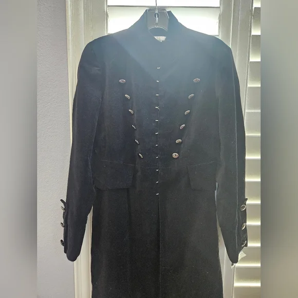 Newport News Elegant Black Military-Style Women's Coat - Picture 4 of 14